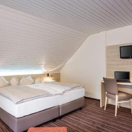 Business Class Hotel Haeckermuehle Tiefenbronn Exterior foto