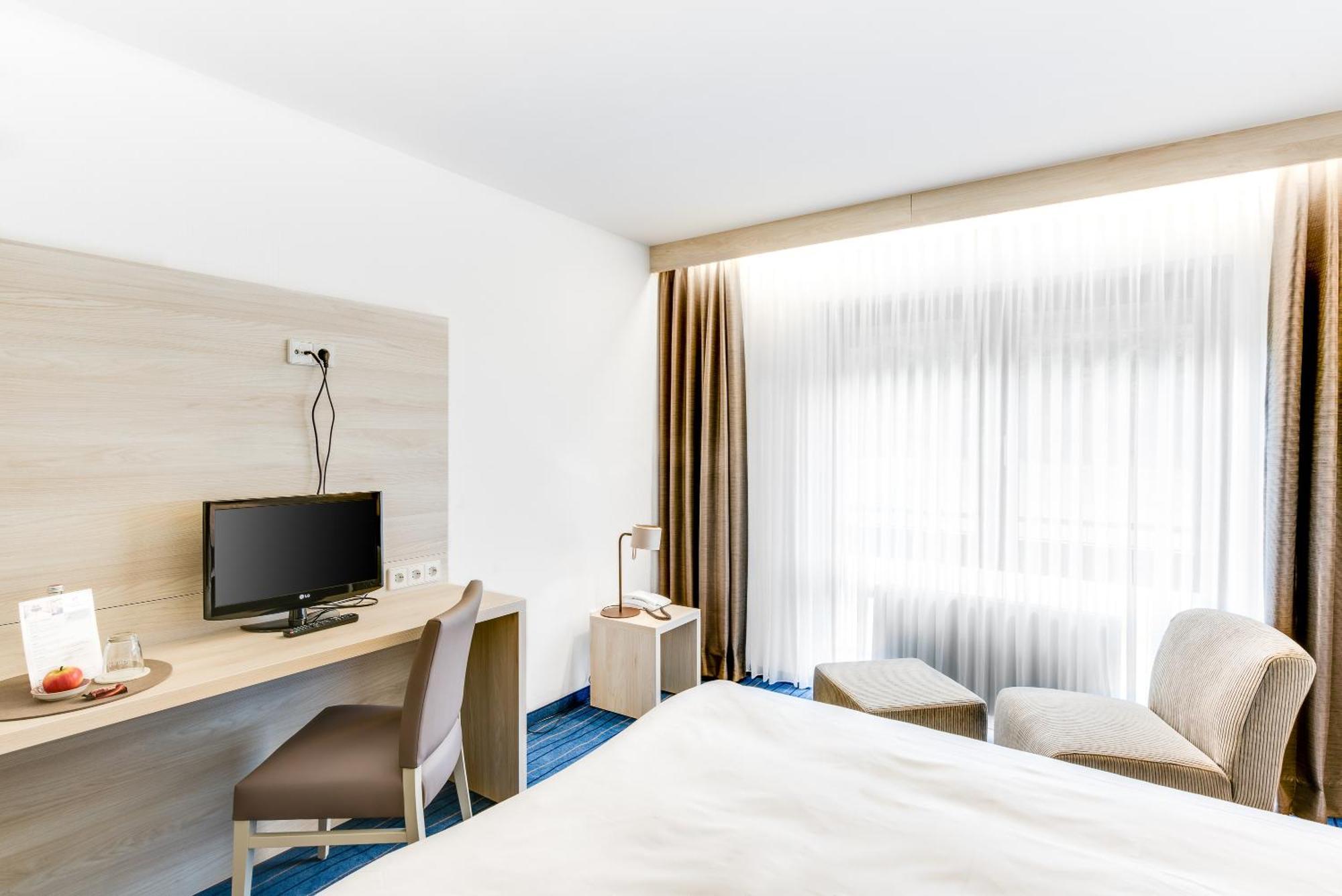 Business Class Hotel Haeckermuehle Tiefenbronn Quarto foto