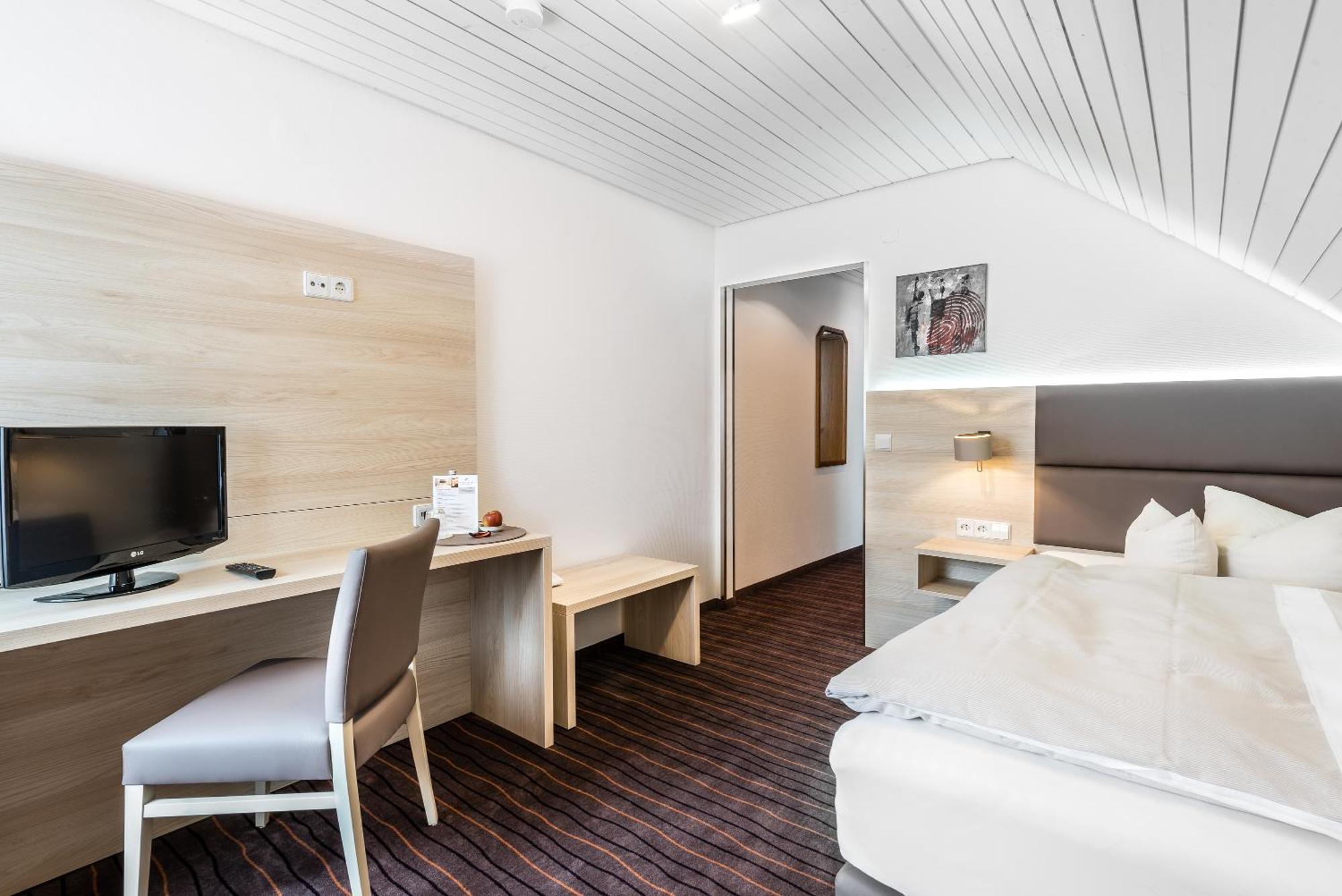 Business Class Hotel Haeckermuehle Tiefenbronn Quarto foto