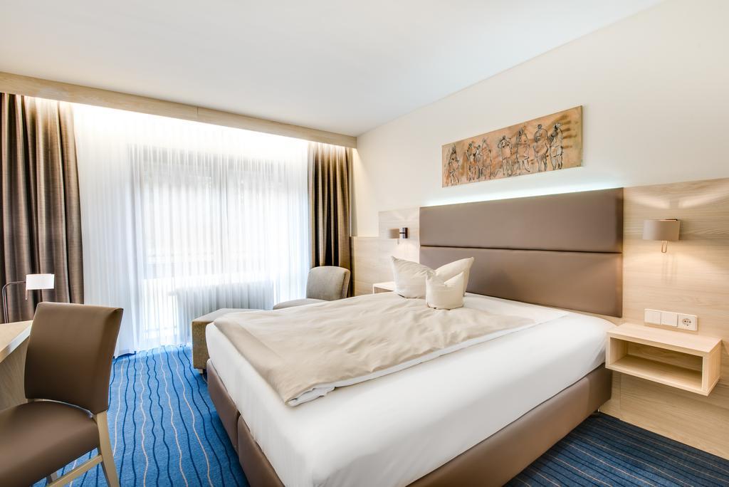 Business Class Hotel Haeckermuehle Tiefenbronn Exterior foto
