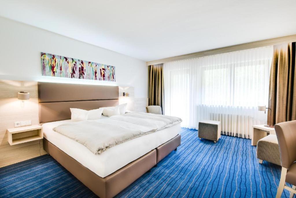 Business Class Hotel Haeckermuehle Tiefenbronn Exterior foto
